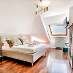 Bbhome Penthouse Bright And Elegant Metro Conca D'oro アパート *
