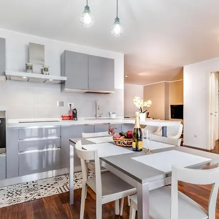 Bbhome Penthouse Bright And Elegant Metro Conca D'oro 罗马