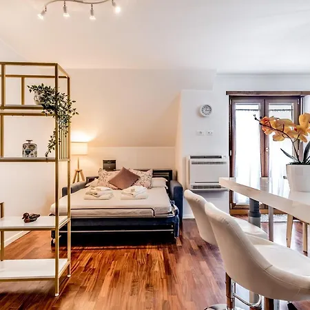 Bbhome Penthouse Bright And Elegant Metro Conca D'oro Apartment