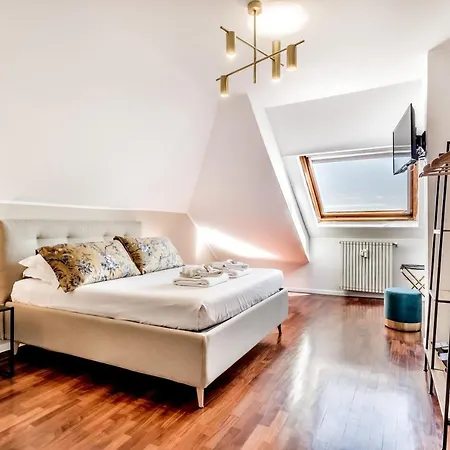 Bbhome Penthouse Bright And Elegant Metro Conca D'oro Apartment *