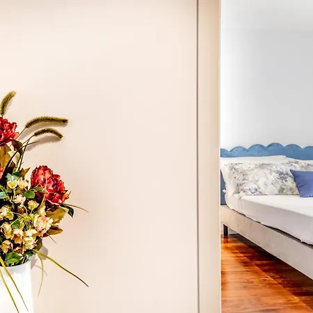 Bbhome Penthouse Bright And Elegant Metro Conca D'oro Apartment *