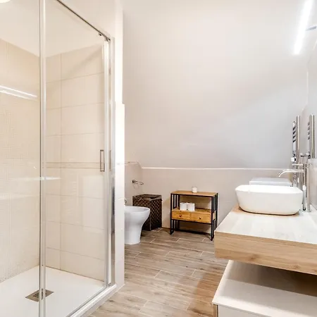 Bbhome Penthouse Bright And Elegant Metro Conca D'oro Apartment *